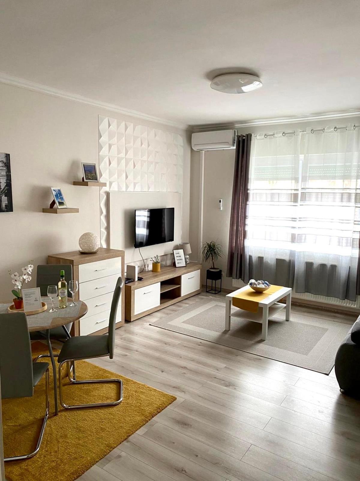 Sweet Central Apartment ,In The City Center Eger Exteriör bild