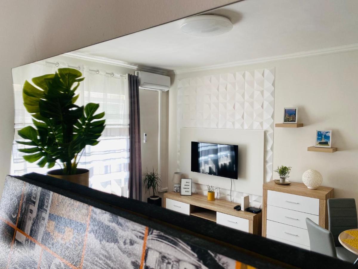 Sweet Central Apartment ,In The City Center Eger Exteriör bild